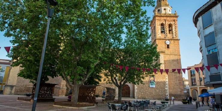plaza_iglesia_casas_ibanez_ExtraGrande