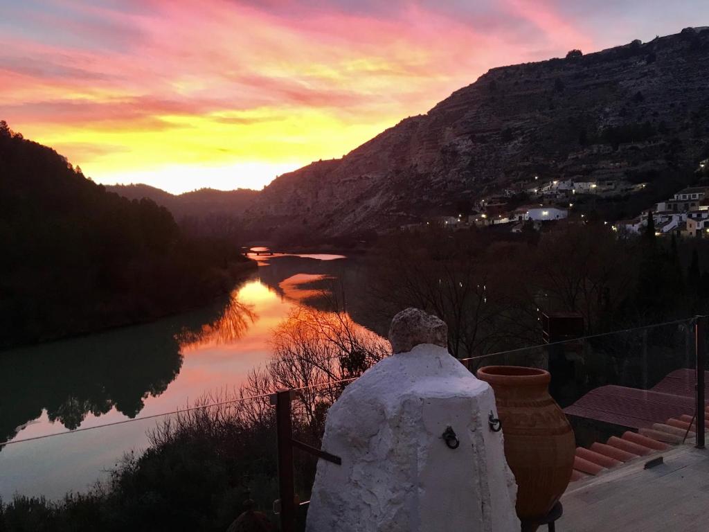 ALOJAMIENTO AVENJÚCAR y ocaso desde su tetería